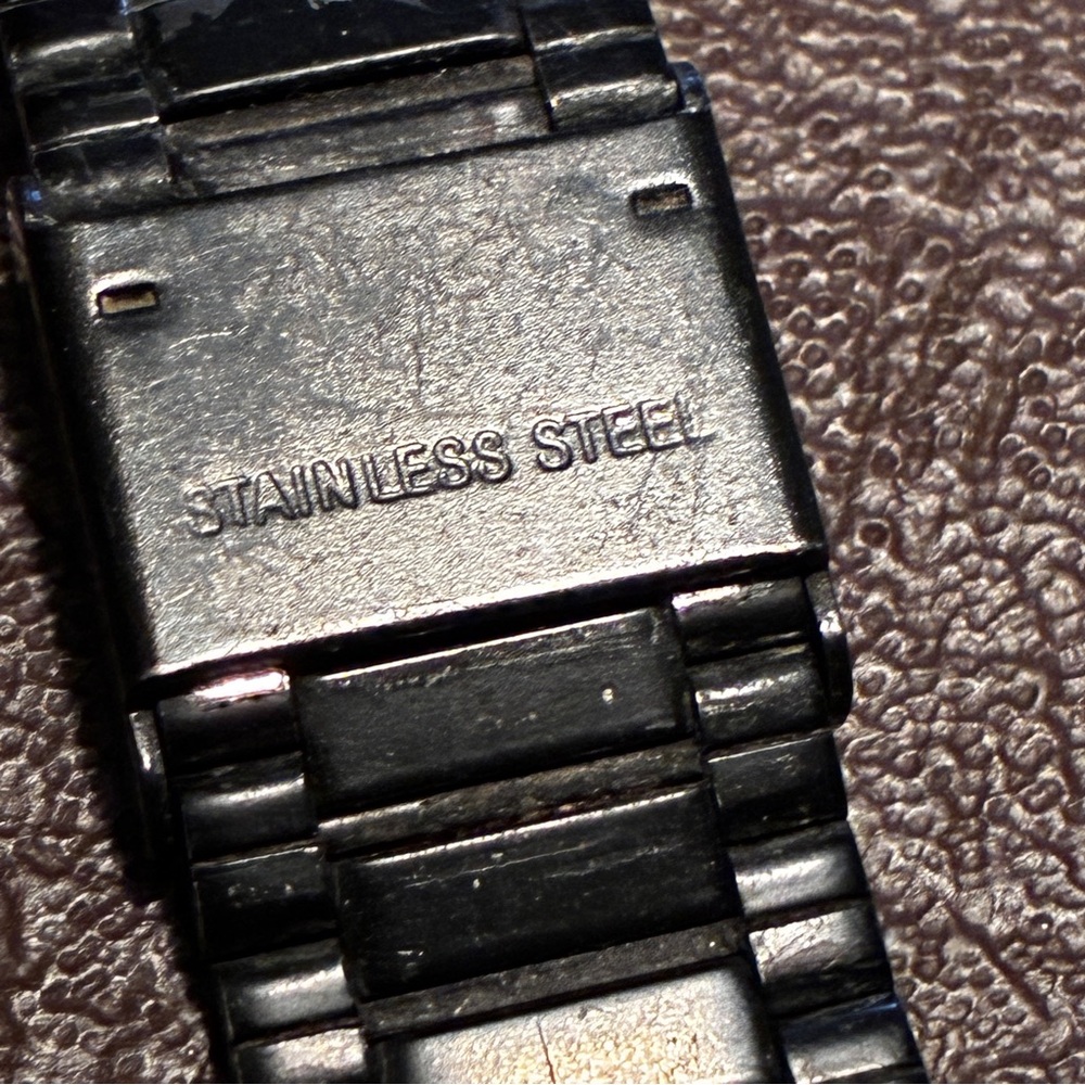 Women's Black and Gold Quartz Watch - Picture 9 of 15